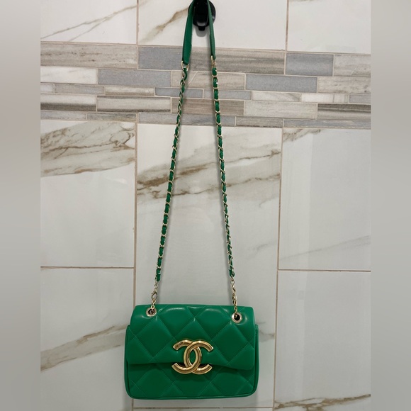 ✨ Designer Style Quilted Green Shoulder Bag – Gold Chain Detail ✨ - Picture 3 of 16